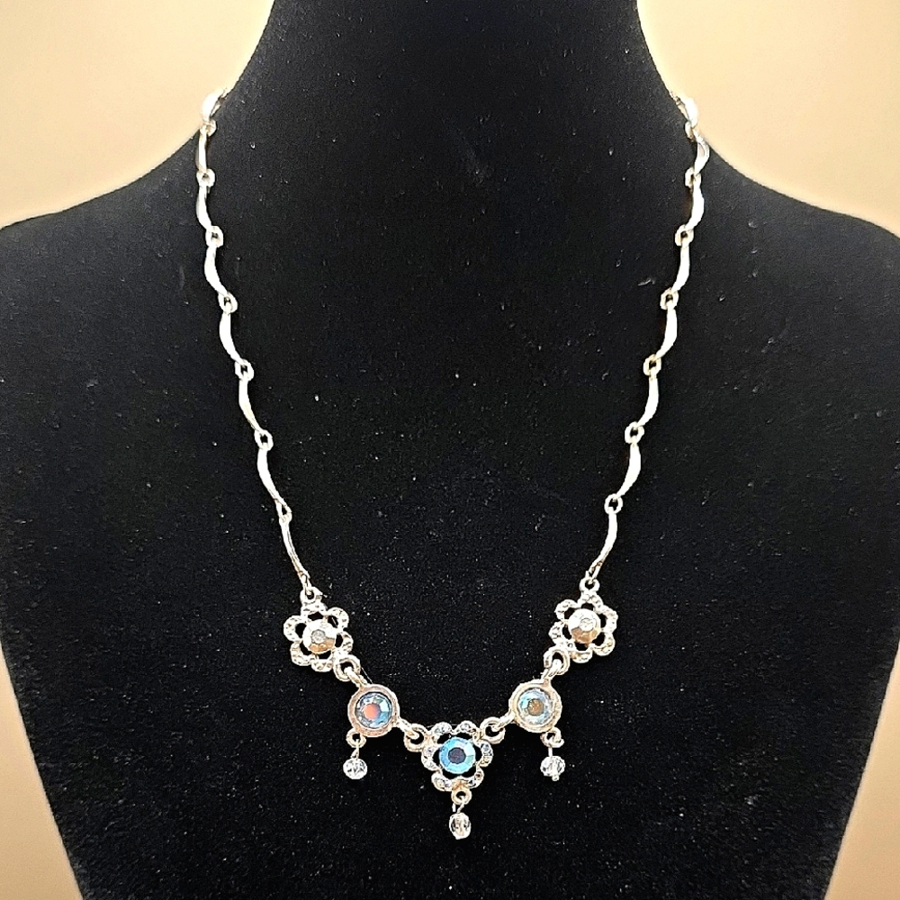 Vintage Floral Motif Rhinestone In Silvertone Scallop Style Chain Necklace